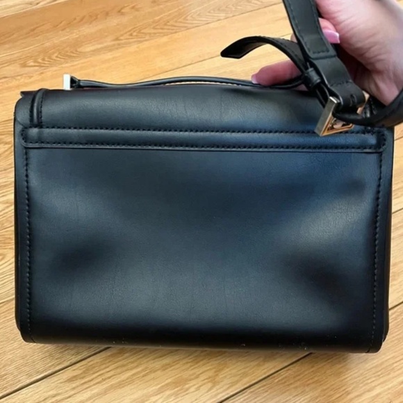 Kate Spade Scalloped Crossbody Envelope Style - Picture 4 of 10